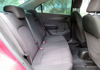 Подержанный автомобиль Chevrolet Aveo Sedan 2013 года (11 фото)