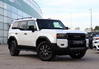 Подержанный автомобиль Toyota Land Cruiser Prado 2024 года (3 фото)