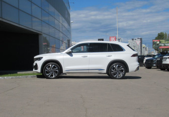 Подержанный автомобиль Geely Monjaro 2024 года (8 фото)