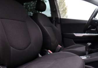 Подержанный автомобиль Kia Rio Hatchback 2013 года (11 фото)