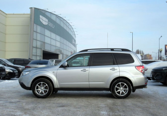 Подержанный автомобиль Subaru Forester Suv 2008 года (8 фото)