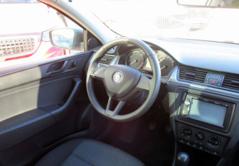 Подержанный автомобиль Skoda Rapid Liftback 2015 года (12 фото)
