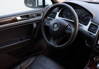 Подержанный автомобиль Volkswagen Touareg 2013 года (12 фото)