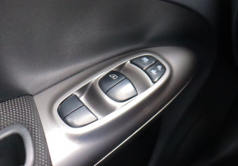 Подержанный автомобиль Nissan Juke 2013 года (15 фото)