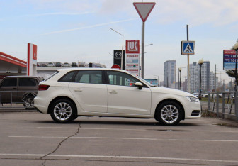 Подержанный автомобиль Audi A3 Hatchback 2014 года (4 фото)