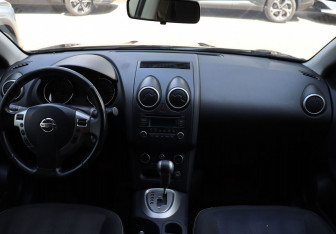 Подержанный автомобиль Nissan Qashqai 2011 года (13 фото)