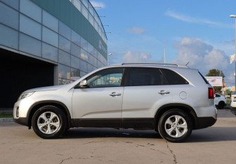 Подержанный автомобиль Kia Sorento 2012 года (8 фото)