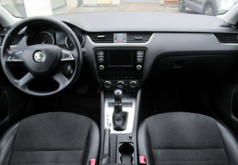 Подержанный автомобиль Skoda Octavia Liftback 2015 года (19 фото)