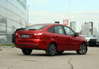 Подержанный автомобиль LADA (ВАЗ) Granta Sedan 2019 года (5 фото)