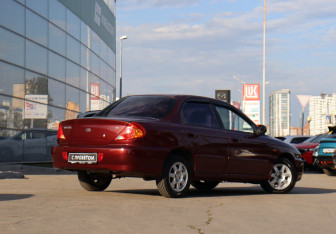 Подержанный автомобиль Kia Spectra Sedan 2008 года (5 фото)
