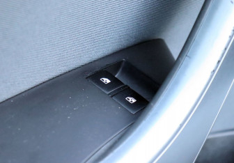 Подержанный автомобиль Opel Astra Hatchback 2013 года (17 фото)
