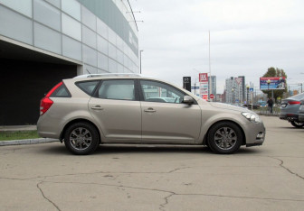 Подержанный автомобиль Kia Ceed Wagon 2011 года (4 фото)