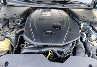 Подержанный автомобиль Infiniti Q50 2015 года (10 фото)