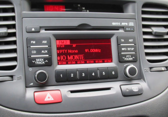 Подержанный автомобиль Kia Rio Hatchback 2010 года (14 фото)