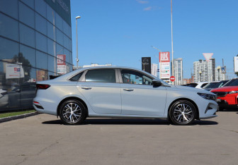 Подержанный автомобиль Geely Emgrand 2023 года (4 фото)