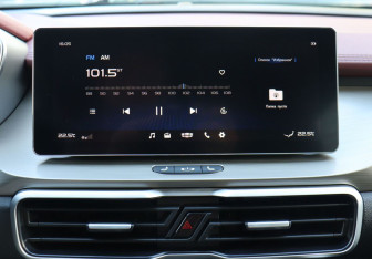 Подержанный автомобиль Geely Coolray 2023 года (16 фото)