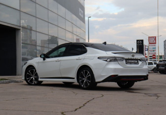Подержанный автомобиль Toyota Camry Sedan 2020 года (7 фото)