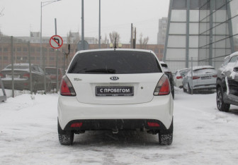 Подержанный автомобиль Kia Rio Hatchback 2009 года (6 фото)