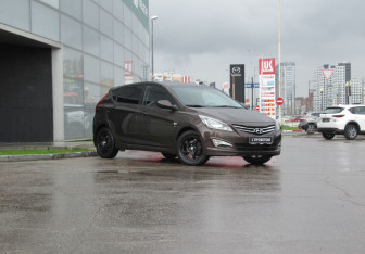 Подержанный автомобиль Hyundai Solaris Hatchback 2014 года (3 фото)