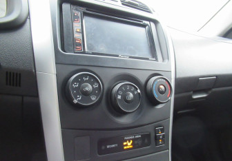 Подержанный автомобиль Toyota Corolla Sedan 2011 года (14 фото)