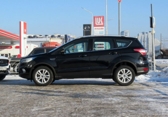 Подержанный автомобиль Ford Kuga 2018 года (8 фото)