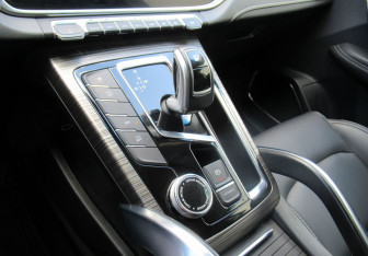 Подержанный автомобиль Geely Atlas Pro 2022 года (18 фото)