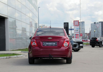 Подержанный автомобиль Chevrolet Aveo Sedan 2013 года (6 фото)