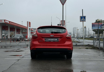 Подержанный автомобиль Ford Focus Hatchback 2014 года (6 фото)