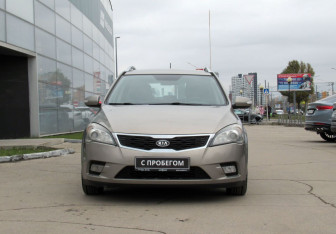 Подержанный автомобиль Kia Ceed Wagon 2011 года (2 фото)