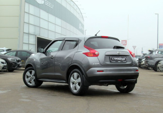 Подержанный автомобиль Nissan Juke 2011 года (7 фото)