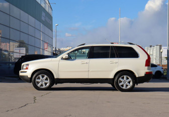 Подержанный автомобиль Volvo XC90 2010 года (8 фото)
