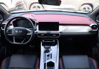 Подержанный автомобиль Geely Coolray 2023 года (13 фото)