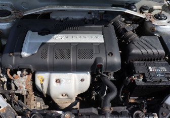 Подержанный автомобиль Hyundai Tuscani 2003 года (17 фото)