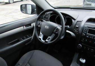 Подержанный автомобиль Kia Sorento 2012 года (13 фото)
