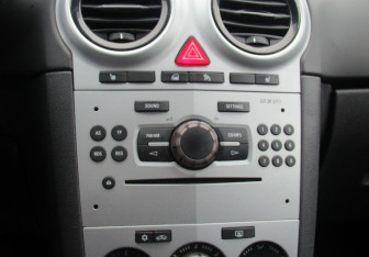 Подержанный автомобиль Opel Corsa 2011 года (15 фото)