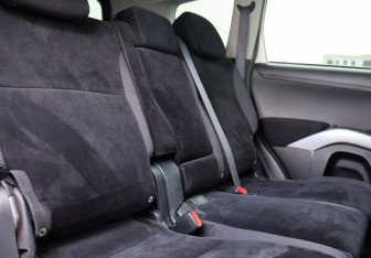 Подержанный автомобиль Mitsubishi Outlander 2010 года (11 фото)
