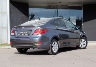 Подержанный автомобиль Hyundai Solaris Sedan 2011 года (5 фото)