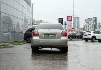 Подержанный автомобиль Toyota Avensis Sedan 2008 года (6 фото)