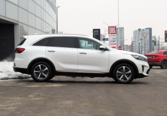 Подержанный автомобиль Kia Sorento 2018 года (4 фото)