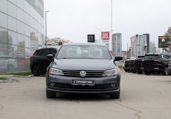 Подержанный автомобиль Volkswagen Jetta Sedan 2016 года (2 фото)