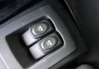 Подержанный автомобиль Renault Sandero 2012 года (12 фото)