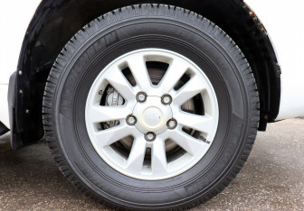 Подержанный автомобиль Toyota Land Cruiser Suv 2008 года (9 фото)