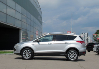 Подержанный автомобиль Ford Kuga 2013 года (8 фото)