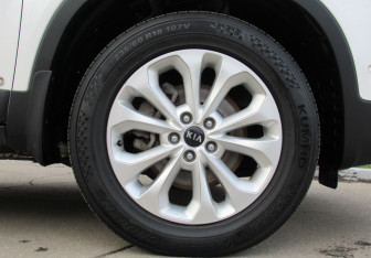 Подержанный автомобиль Kia Sorento 2017 года (9 фото)