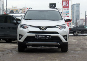 Подержанный автомобиль Toyota RAV4 2016 года (2 фото)
