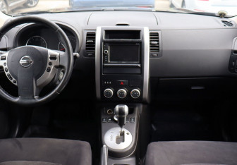 Подержанный автомобиль Nissan X-Trail 2011 года (19 фото)