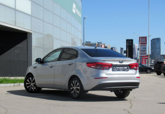 Подержанный автомобиль Kia Rio Sedan 2016 года (7 фото)