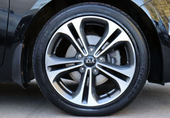 Подержанный автомобиль Kia Cerato Sedan 2013 года (9 фото)