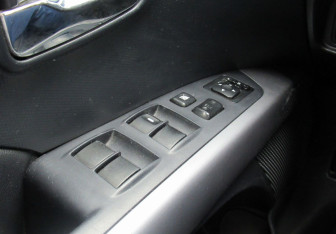 Подержанный автомобиль Mitsubishi Outlander 2008 года (11 фото)