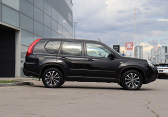 Подержанный автомобиль Nissan X-Trail 2011 года (4 фото)
